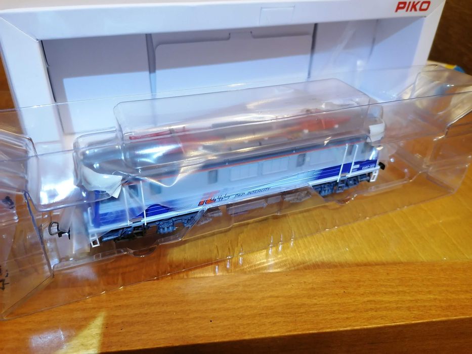 lokomotywa PIKO EUO7 323