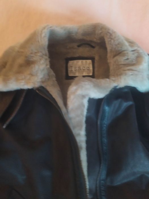 Casaco pele verdadeira forrado a pêlo. Calças