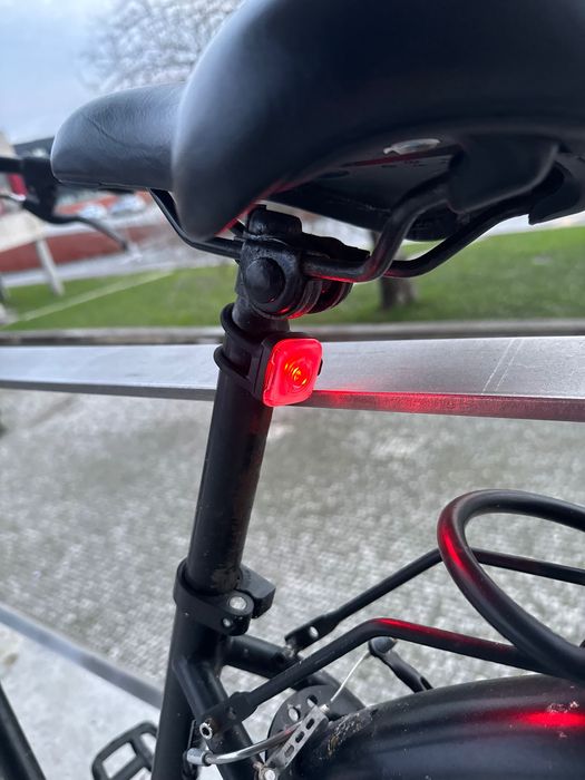 Bicicleta Decathlon Elops 100 com cadeado e luz traseira