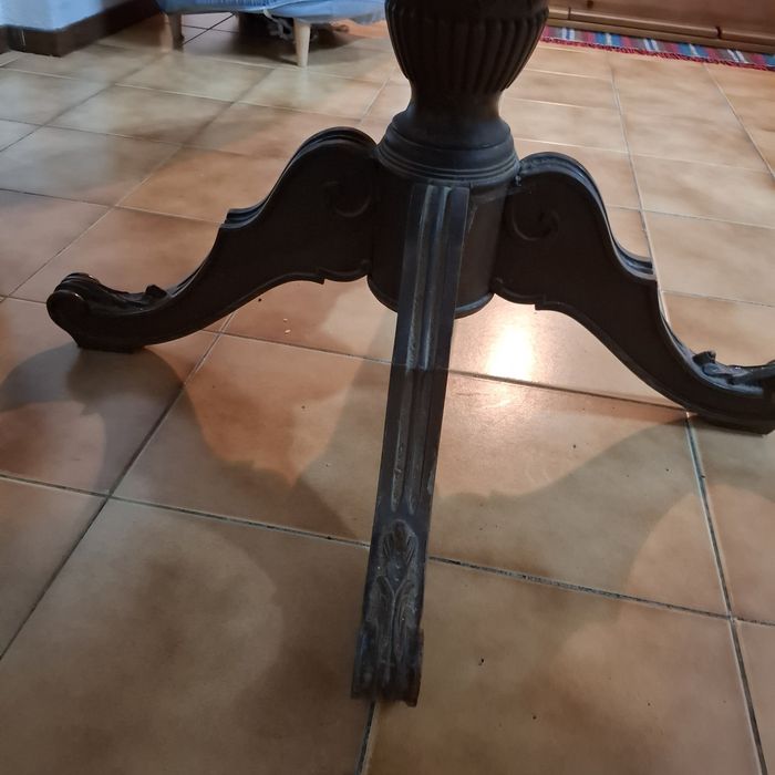 Living Room Table in Excellent Condition Plus 4 Chairs64739571808003123