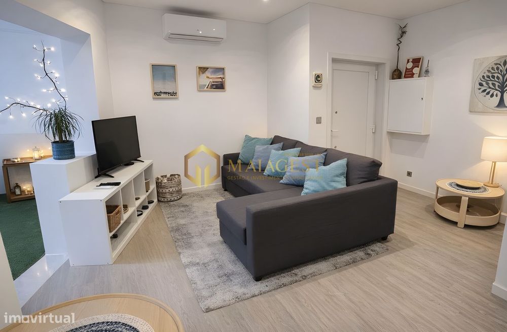 T2 Remodelado e Mobilado na Primeira Linha Mar em Angeiras