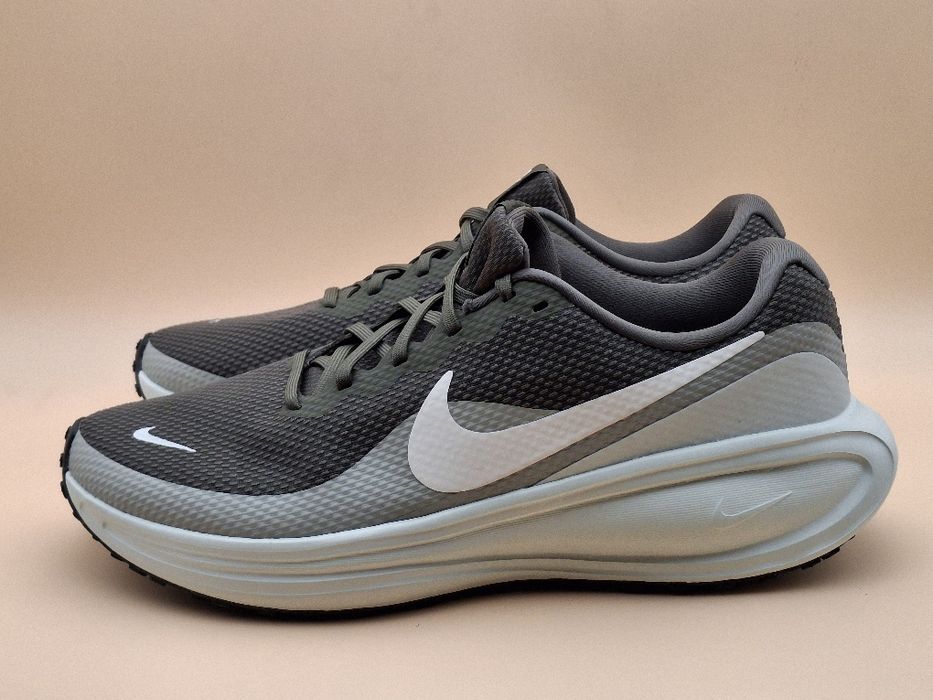 Кросівки Nike Revolution 8 43 р.