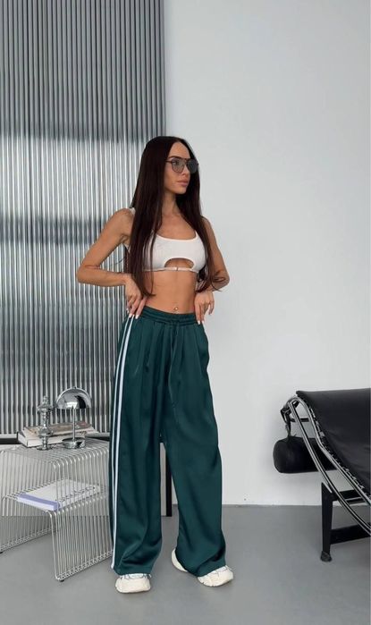 Zielone spodnie dresowe z lampasami S/M