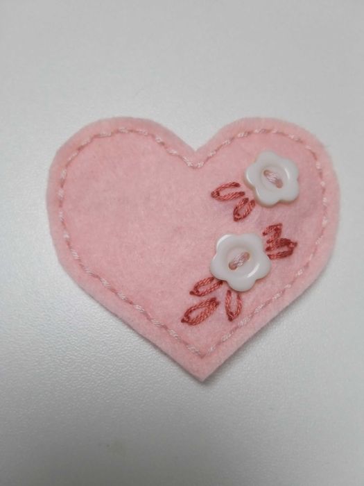 Spinka do włosów handmade haftowana filcowa serce z kwiatami