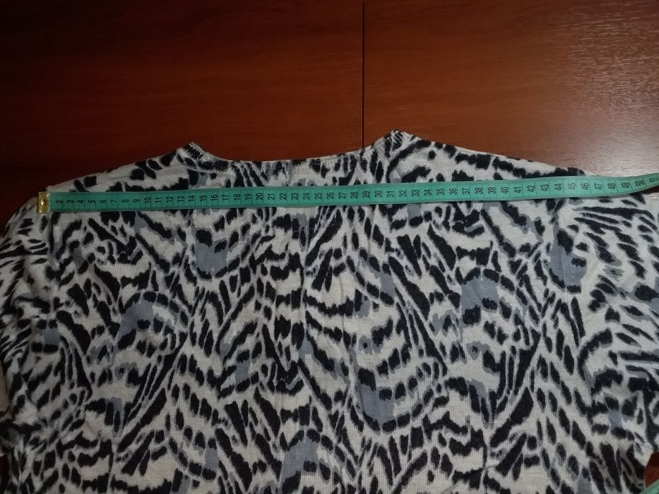 Продаю женскую шерстяную кофту, б/у, но в  хорошем состоянии.