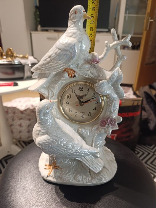 Фарфоровые голуби,часы.