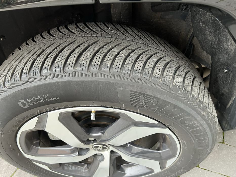 Toyota RAV4 PLUG-IN HYBRID авто продаж