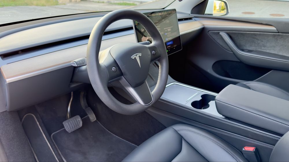 Tesla Model Y  Standard RWD 300cv - Iva dedutivel