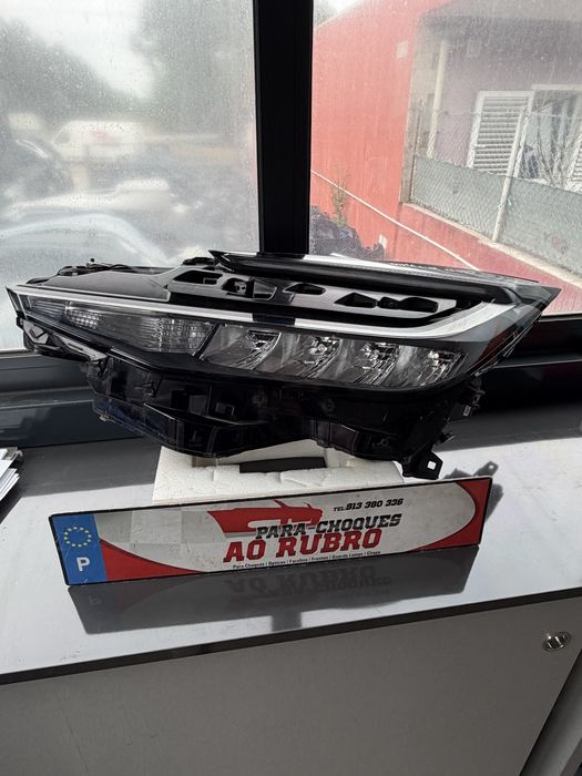 Farol esq Toyota C-Hr 2024> ,Led