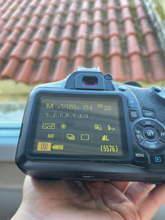 Canon EOS 2000D usada