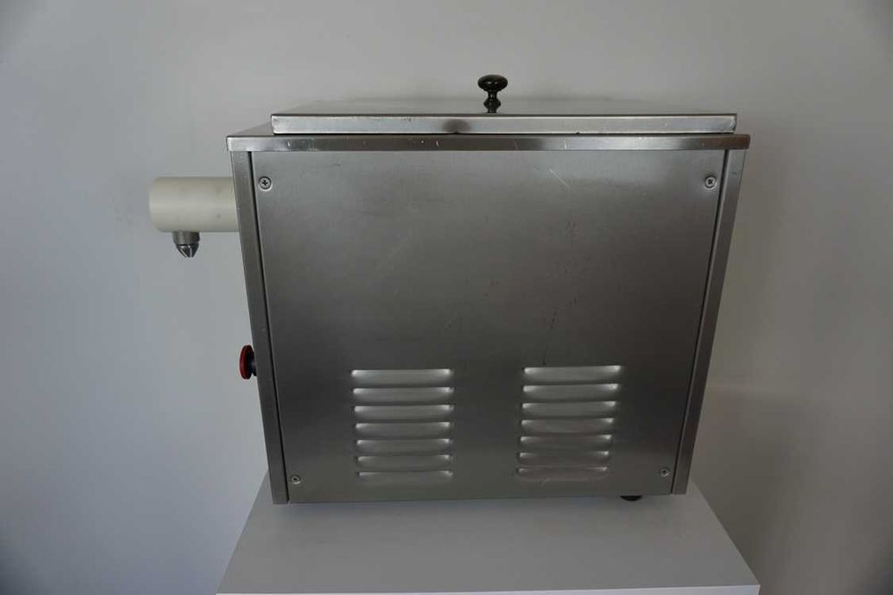 Automat do bitej śmietany śmietaniarka Megamatic S104 4L 36%    a-137