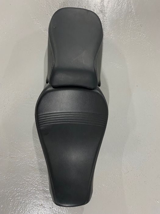 Harley Davidson Sportster 883, 1200 assentos bancos solo duplos