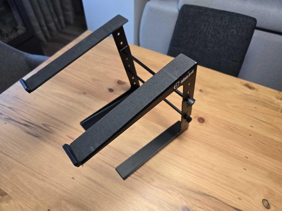 Suporte para Portátil Adam Hall SLT 001 E – Ajustável e Robusto