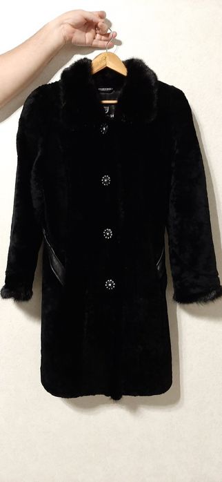 Продам женскую шубку (натуральный мутон) в идеальном состоянии.