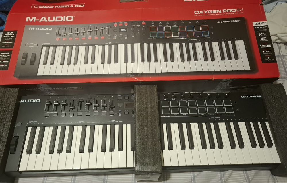 Controlador MIDI profissional de 61 teclas , Novo.