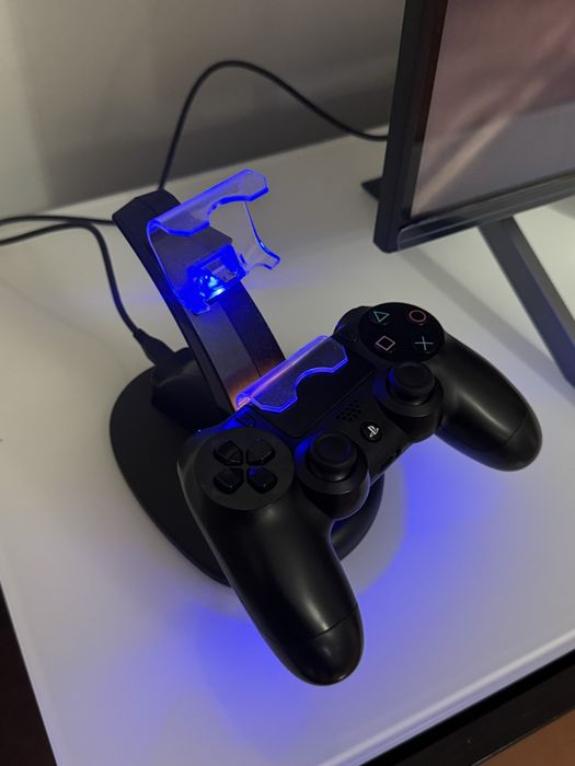 Ps4 + Comandos com 2 jogos