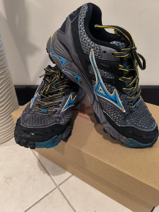 Кросівки 37р підлітківі