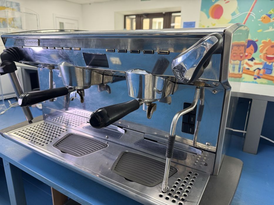 Продам професійну кавомашину Rancilio classe 8