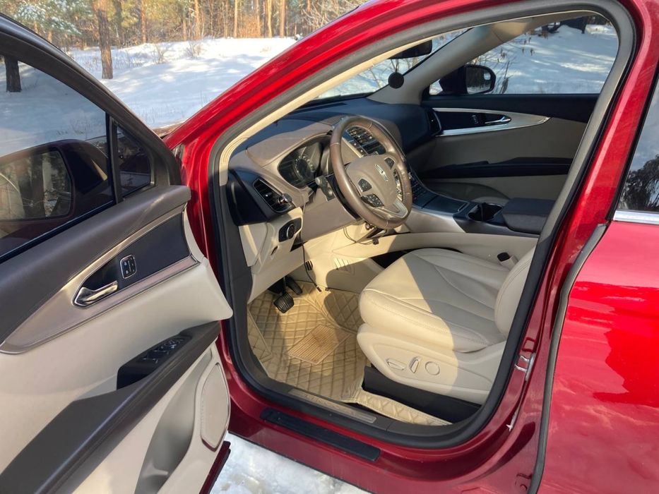 Продав кроссовер автомобіль