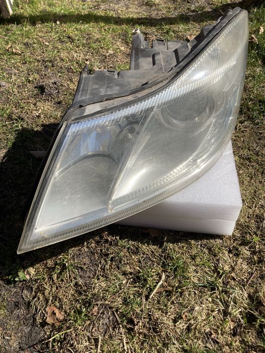 Lampa przednia lewa skoda octavia2 lift