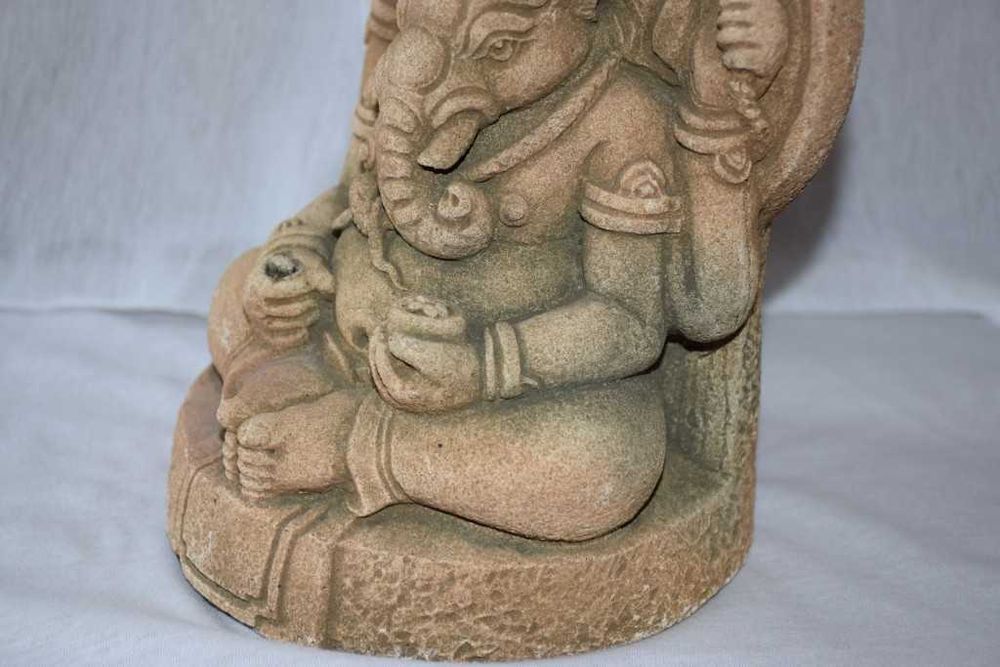 Ganesh em pedra, made in India