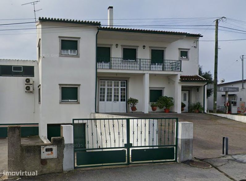 Moradia T3 de cave, rés-do-chão e 1.º andar em Ladoeiro