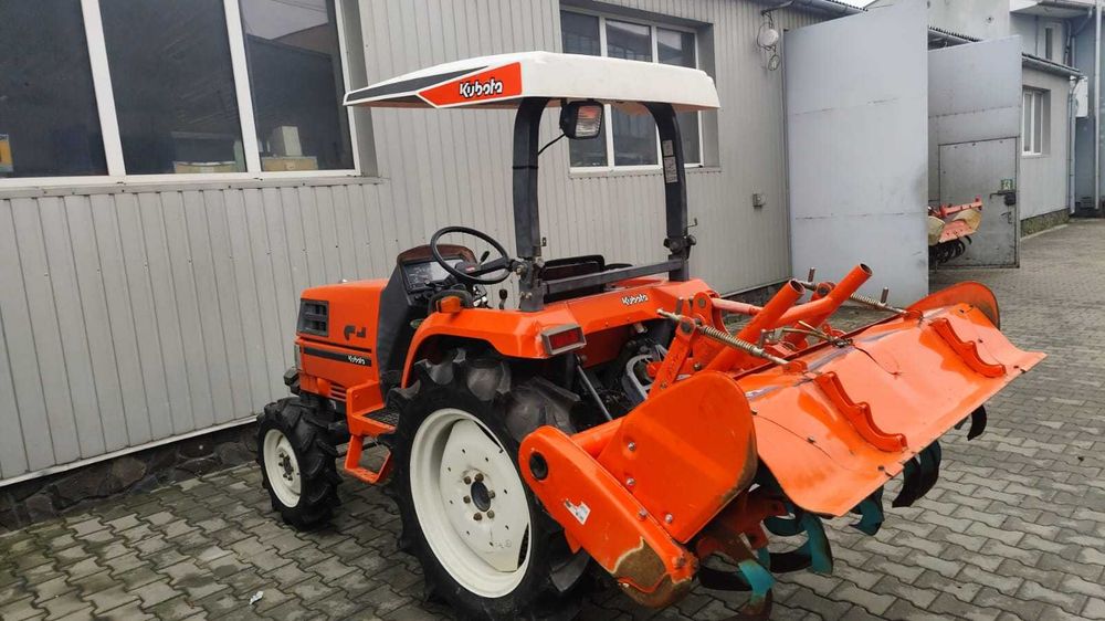Japoński traktorek Kubota GT 5 z glebogryzarką 150 4x4 23 KM Wspomaganie