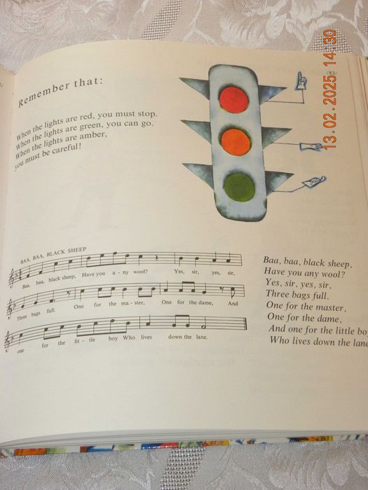 John , Spot and Muff on Holiday - podręcznik + 9 kart do wycinania