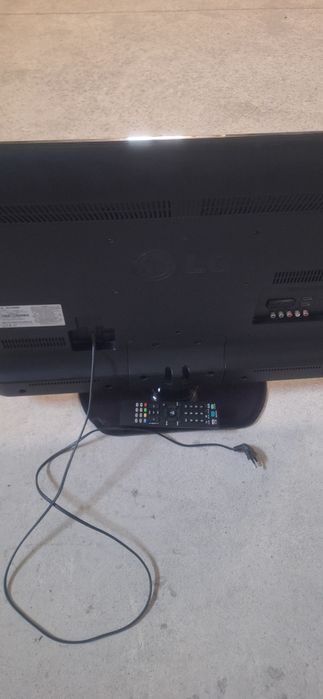 Televisão LG 32" (Modelo 32LS3500) c/ Comando – Excelente Estado