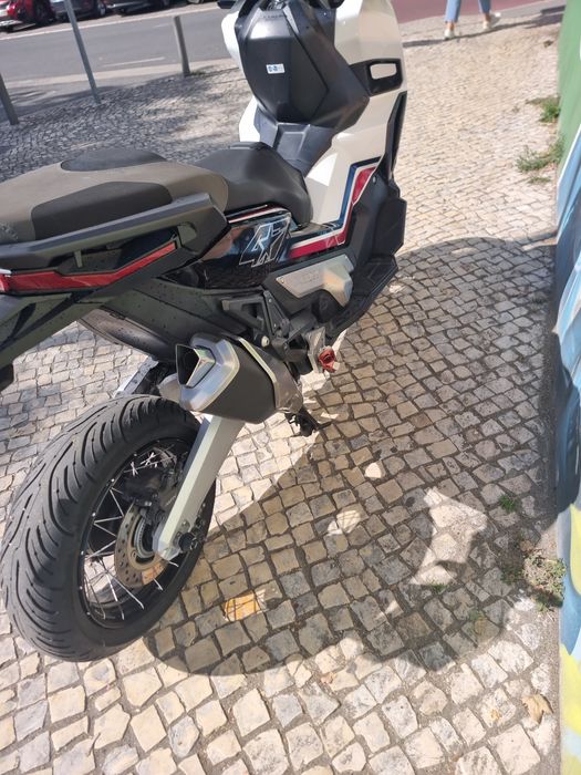 Honda x-adv 750 .