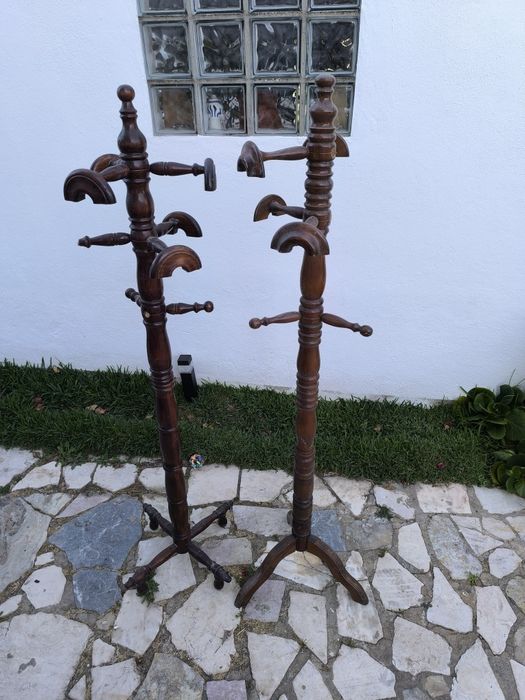 Pé de cabide madeira de pinho