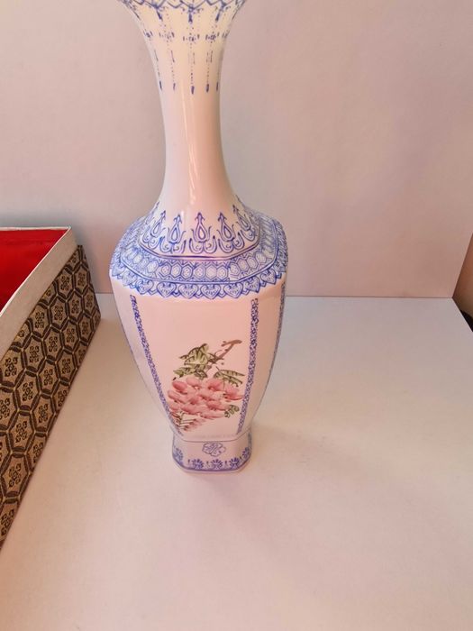 Jarra porcelana chinesa, com caixa, Qianlong