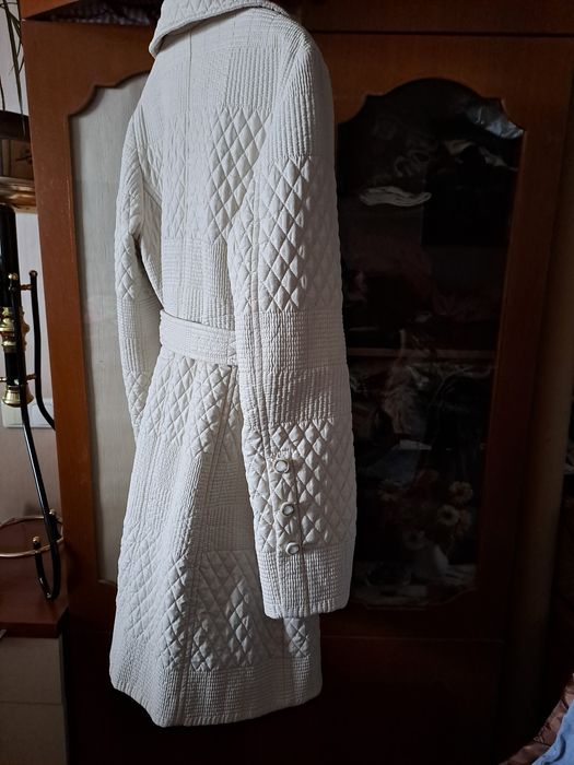 Стильне плащ-пальто стьогане, синтепон, підкладка, з кишенями в ідеал.