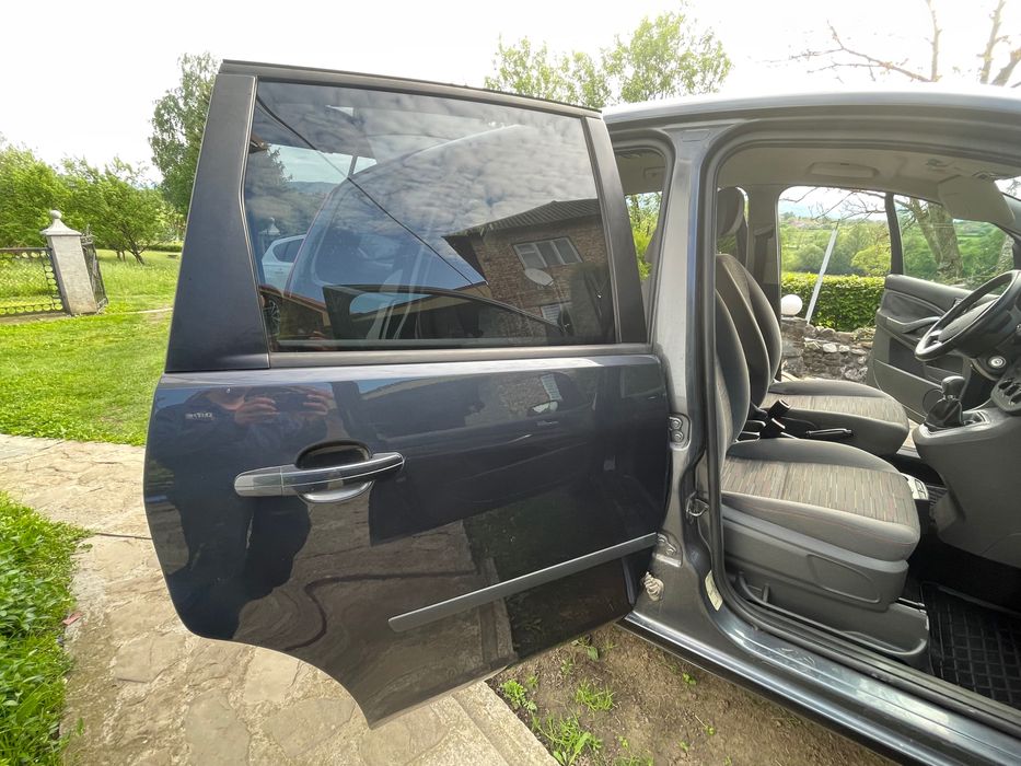 Автомобіль Ford C-Max