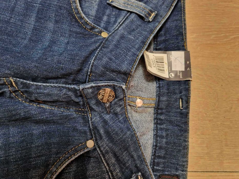 Nowe damskie spodnie jeansowe LEE Leola dzwony roz. W27 L33