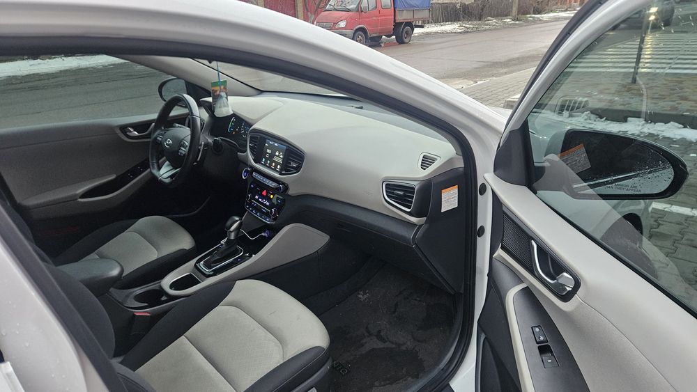 Хундай іонік гібрид 1.6гібрид 2018рік