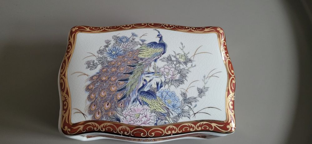 Caixa de Joias em Porcelana FAPCODEL – Motivo Pavão (Pintada à Mão)