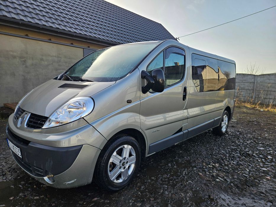Renault Trafic passenger 2,0 115km nawiewy tył jak vivaro 2008r