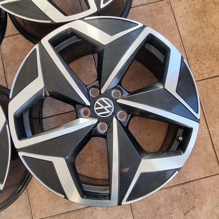 Диски VW R19 5x112 7.5j ET50 ЦО57.1 оригінал
Ціна за 4 диски 25000 грн.
Відправляю НП, Делівері.
