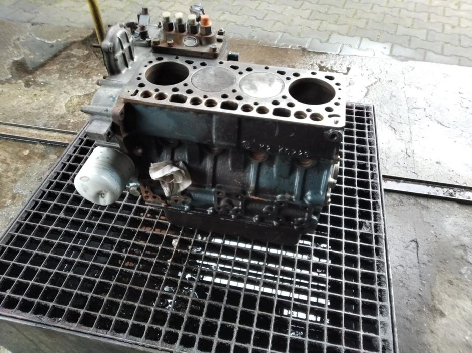 Kubota silnik V1200, blok silnika, dół silnika