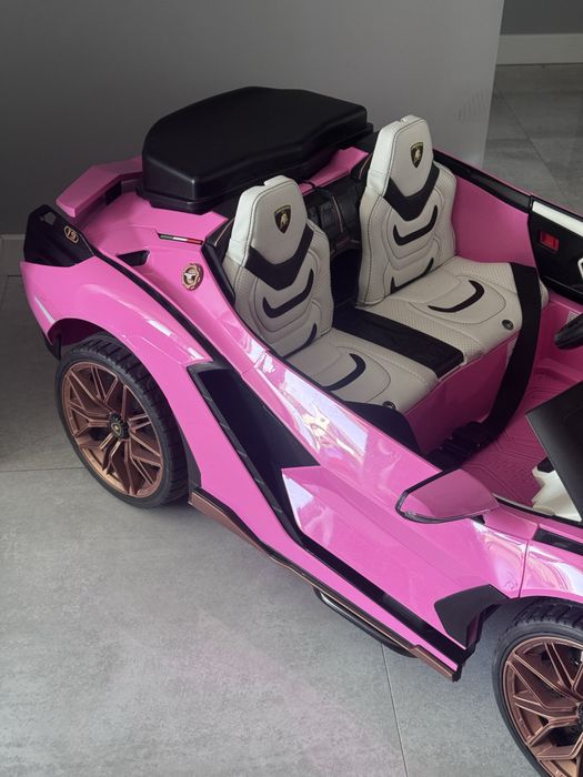 Elektryczny samochód