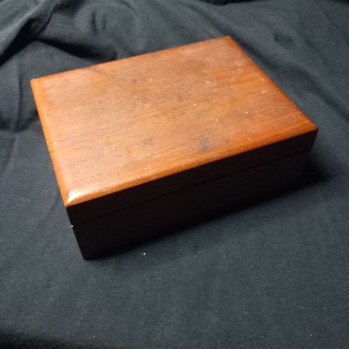 Caixa em madeira B.T.A.