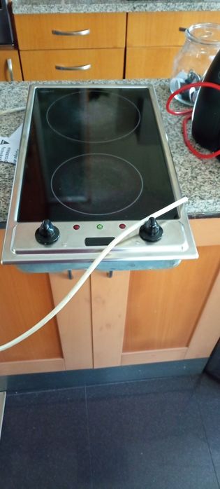 Placa vitroceramica com avaria num disco