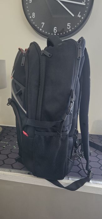 Mochila Gaming Targus Strike 17.3" – Preto/Vermelho