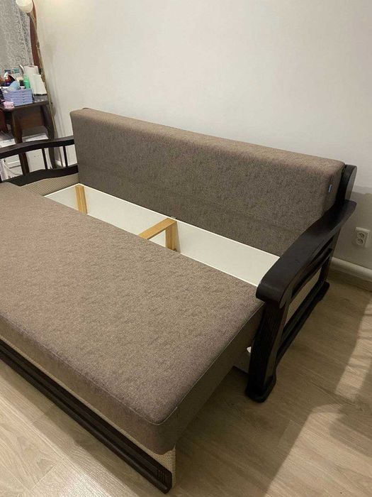 Великий диван Цезар на дерев'яному каркасі (Єврокнижка)