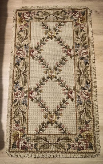 Conj. 3 Tapetes Estilo Arraiolos (124 \68 cm) – Flores/Clássico