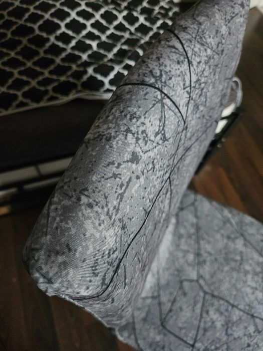 Pokrowce na krzesła szare ze wzorem elastyczne uniwersalne 4 sztuki