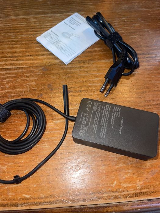 Carregador IFEART 65W para Microsoft Surcafe Pro / Laptop / Book