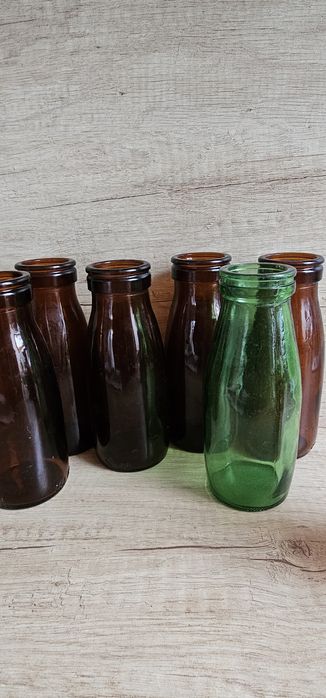 Butelki po śmietanie PRL ok 30 sztuk plus 2 skrzynki