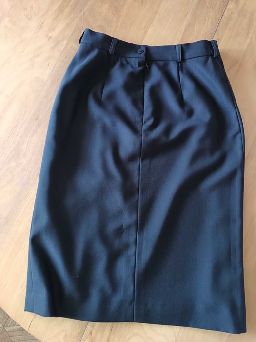 Spódnica czarna, prosta "ołówkowa" na podszewce